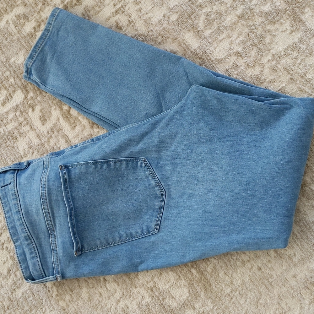 Abercrombie & Fitch Super Skinny High Rise Mom Jeans 14R / 32 Blue